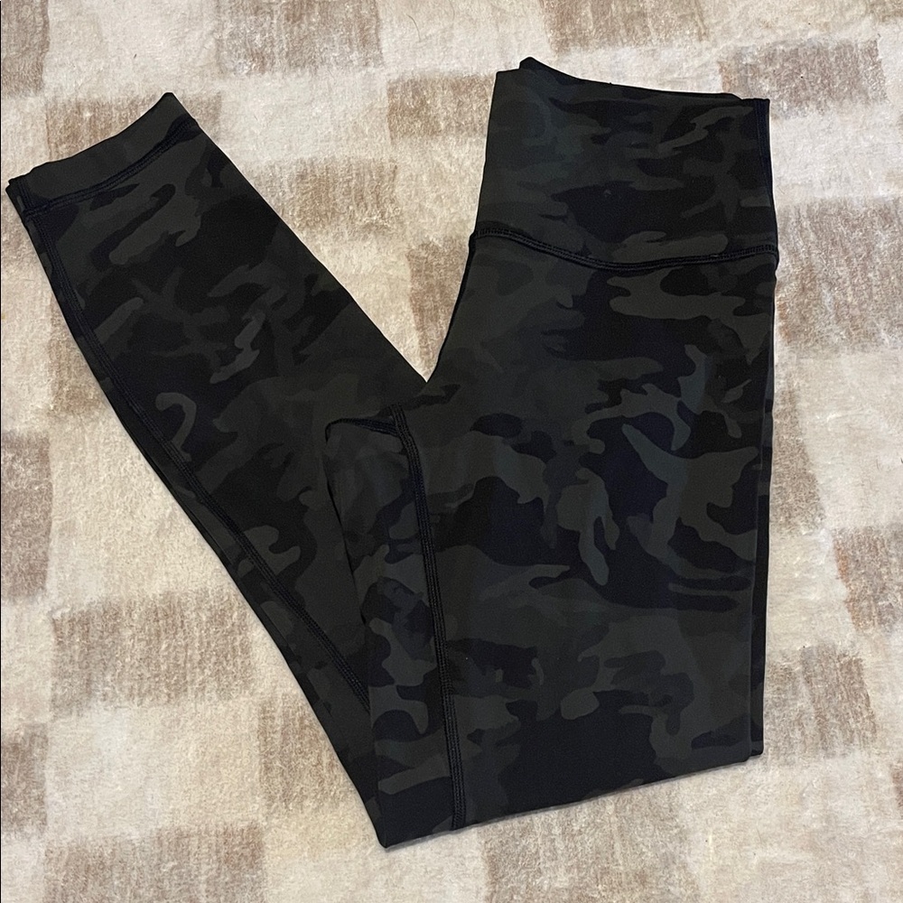 lululemon athletica dark green and Black Camo Leggings